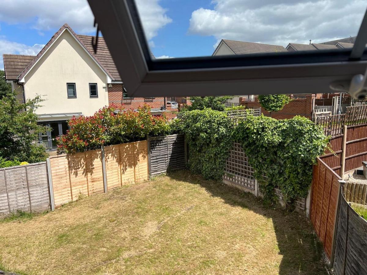 Holiday home Spacious 3 Bed Near Hospital Free Parking *