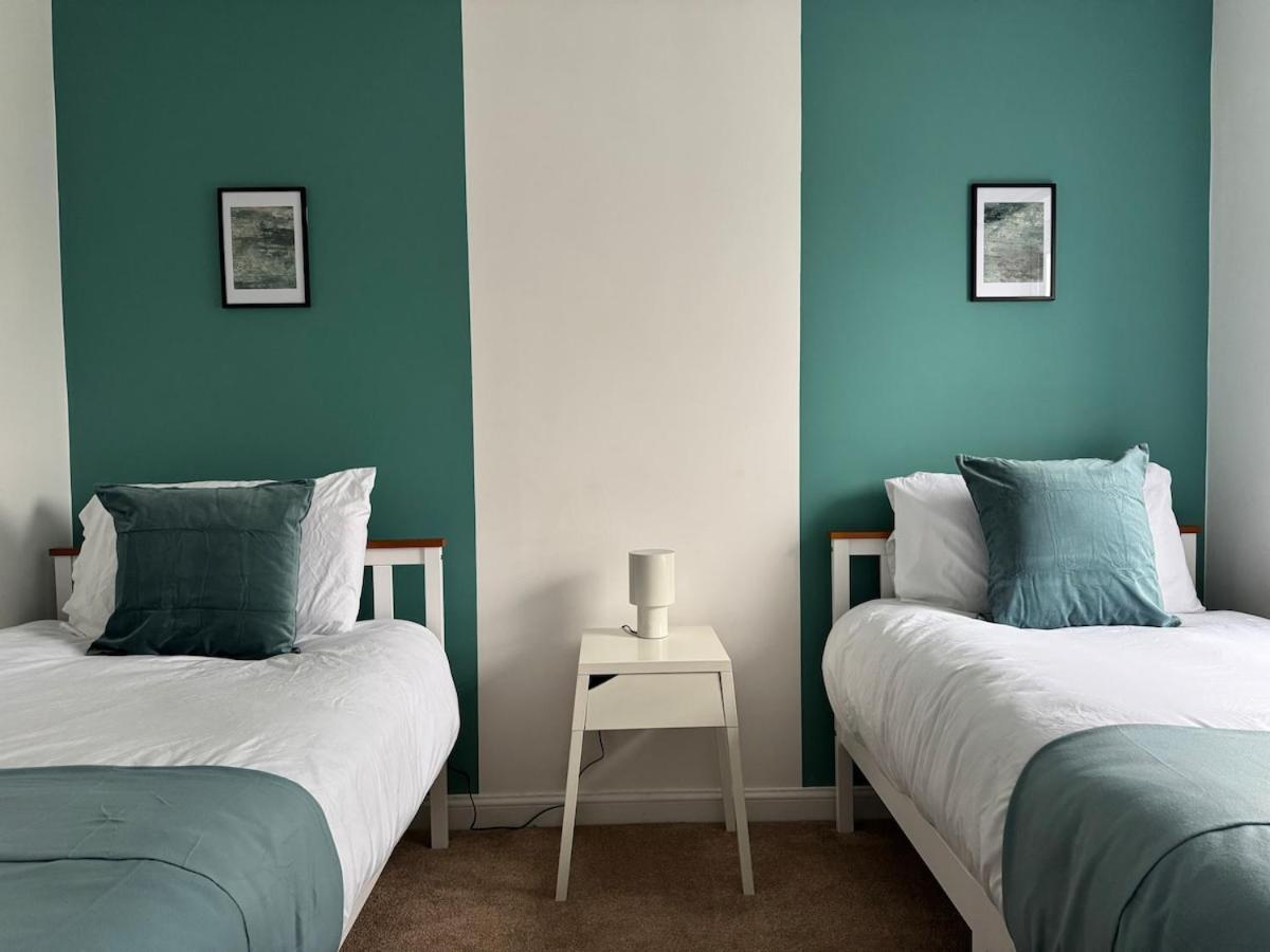 Spacious 3 Bed Near Hospital Free Parking *